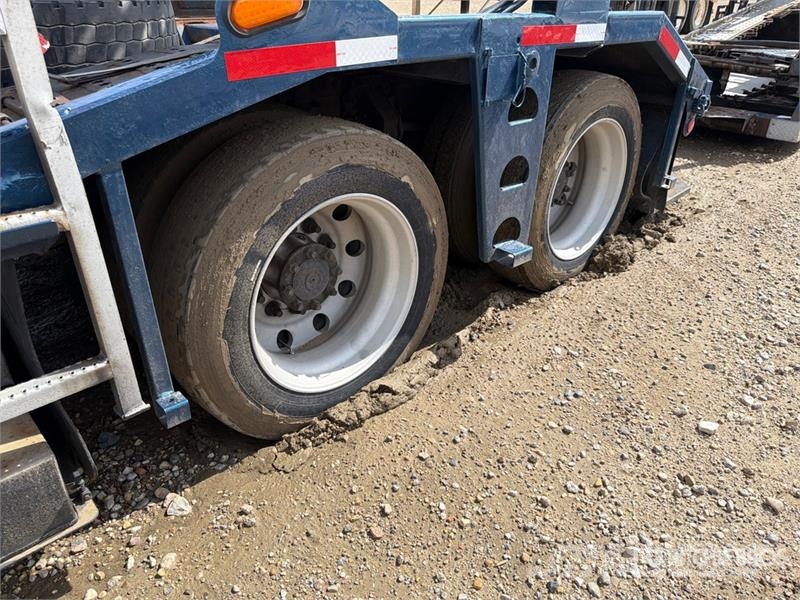 Volvo VNL430 6x4 Sleeper Car Carrier Truck Autotransporter
