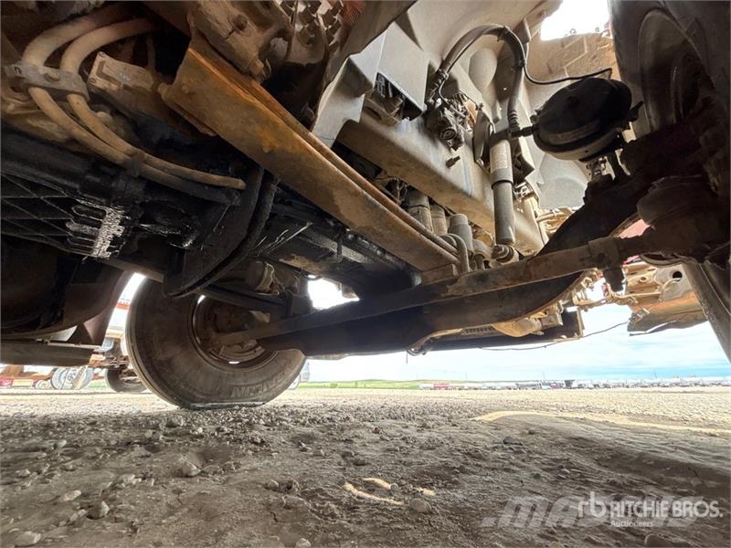Volvo VNL64T670 Trekkers