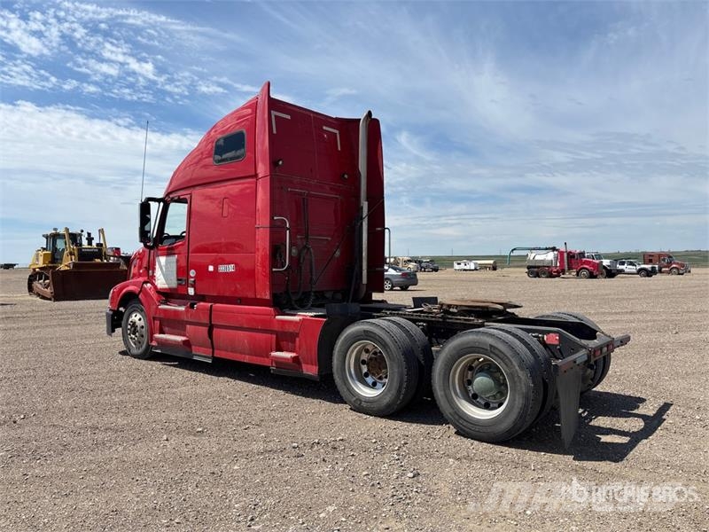 Volvo VNL64T670 Cabezas tractoras