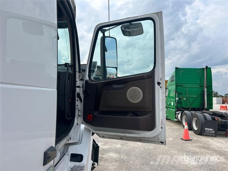 Volvo VNL670 Sattelzugmaschinen