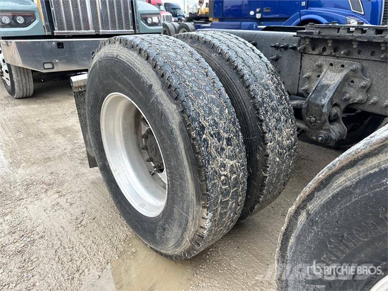Volvo VNL670 曳引機組件