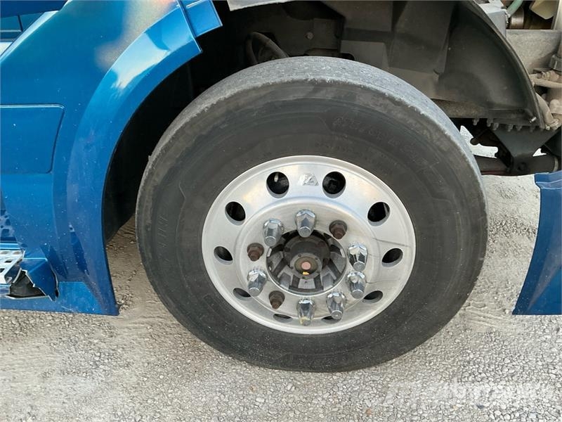 Volvo VNL670 Trekkers