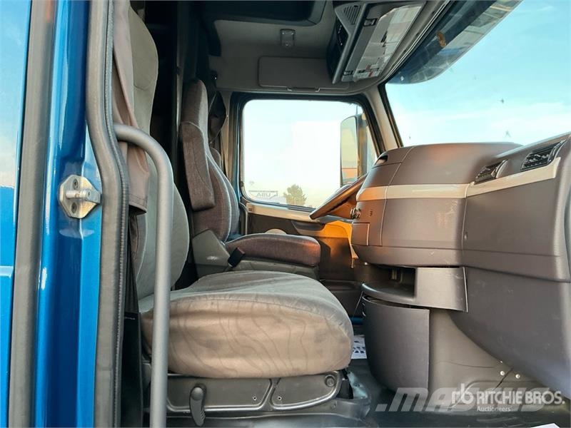 Volvo VNL670 Trekkers