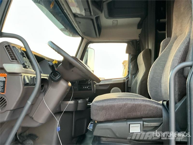 Volvo VNL670 Trekkers