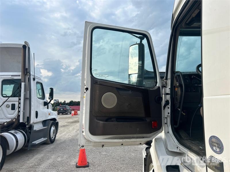 Volvo VNL670 Sattelzugmaschinen