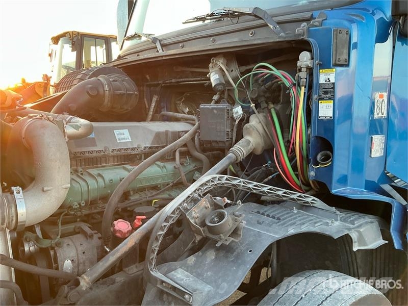 Volvo VNL670 Trekkers
