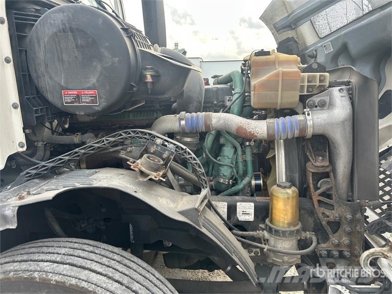 Volvo VNL670 Sattelzugmaschinen