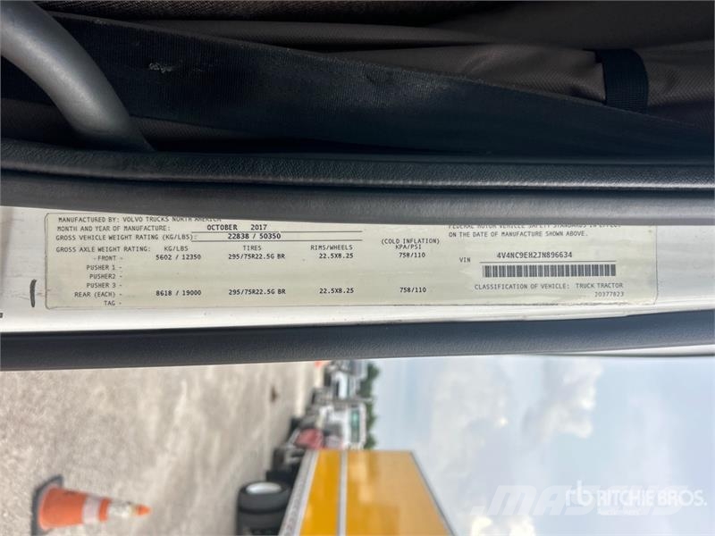 Volvo VNL670 Sattelzugmaschinen
