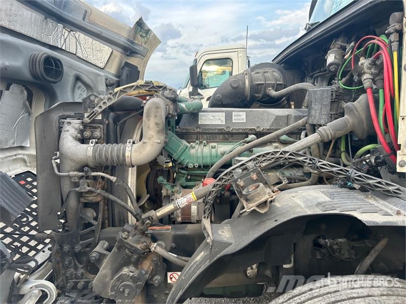 Volvo VNL670 Sattelzugmaschinen
