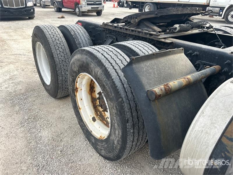 Volvo VNL670 Sattelzugmaschinen