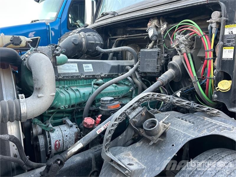 Volvo VNL670 Vilcēji