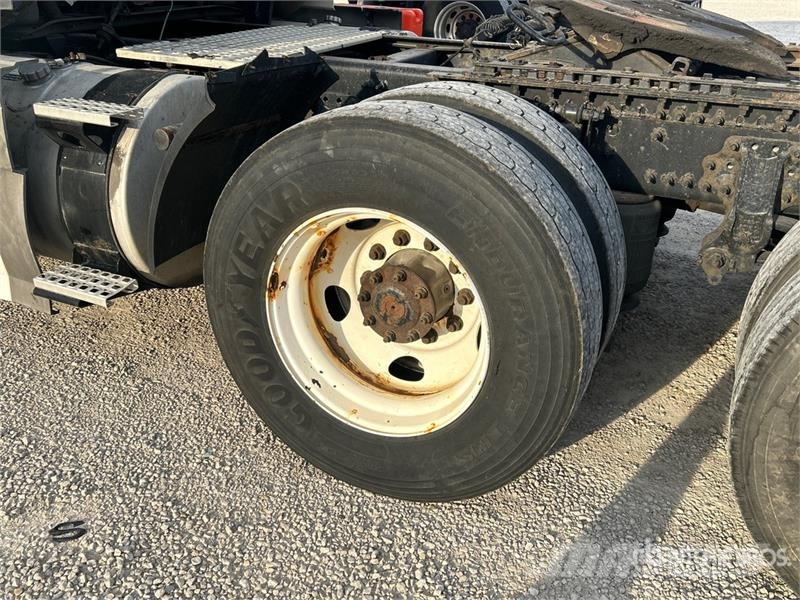 Volvo VNL670 Sattelzugmaschinen