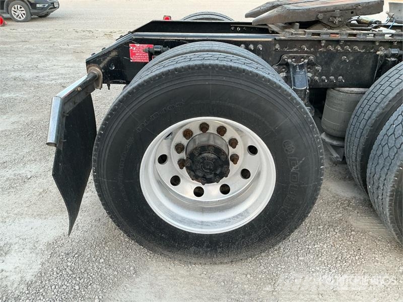 Volvo VNL670 Trekkers