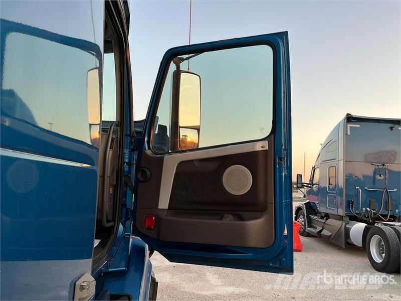 Volvo VNL670 Trekkers