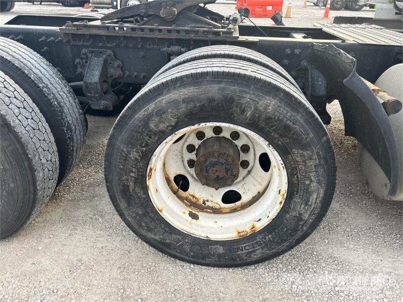 Volvo VNL670 Sattelzugmaschinen
