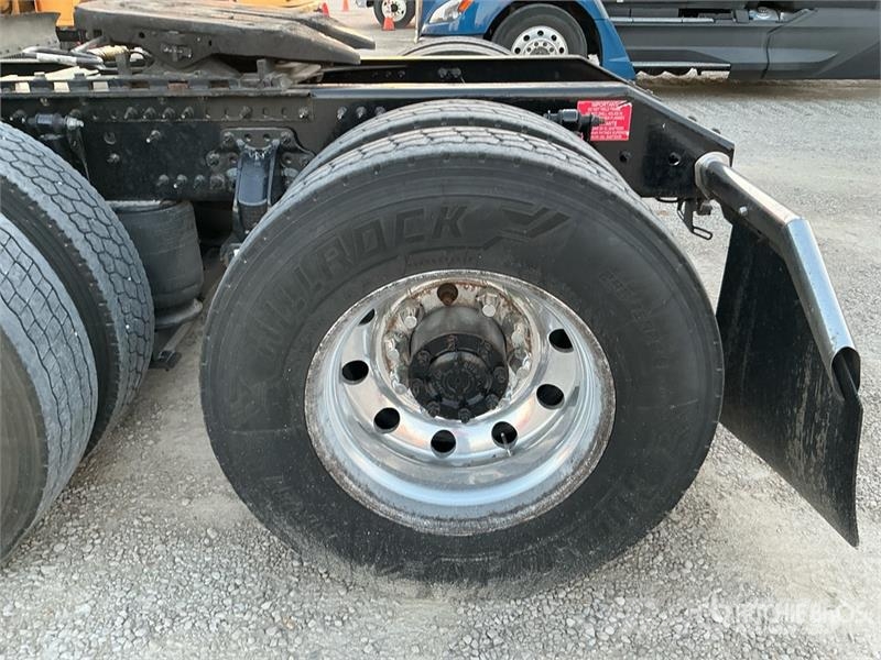 Volvo VNL670 Trekkers