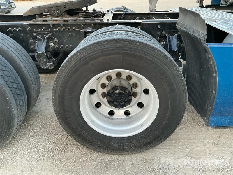 Volvo VNL670 Trekkers