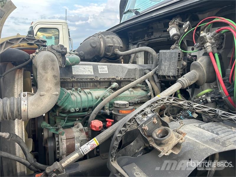 Volvo VNL670 Sattelzugmaschinen