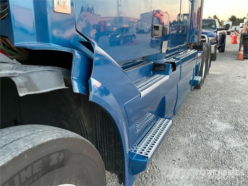 Volvo VNL670 Trekkers