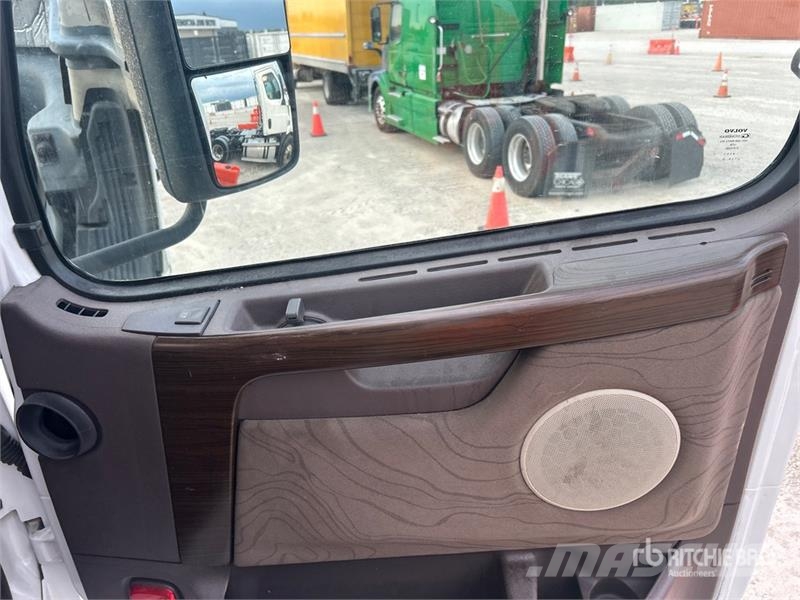 Volvo VNL670 Sattelzugmaschinen