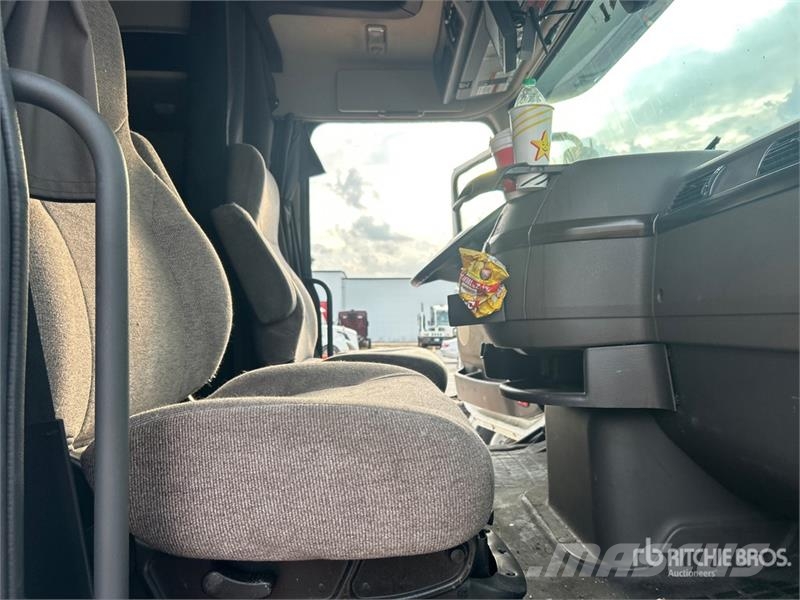 Volvo VNL670 Sattelzugmaschinen
