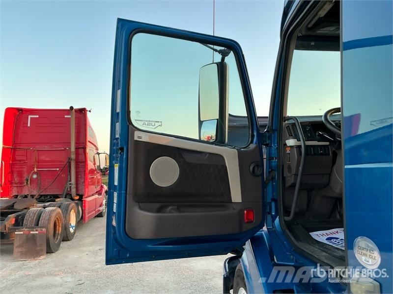 Volvo VNL670 Trekkers