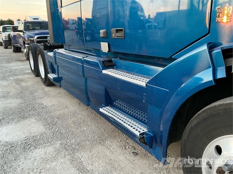 Volvo VNL670 Trekkers