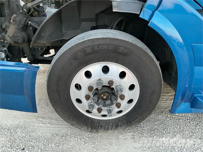 Volvo VNL670 Trekkers