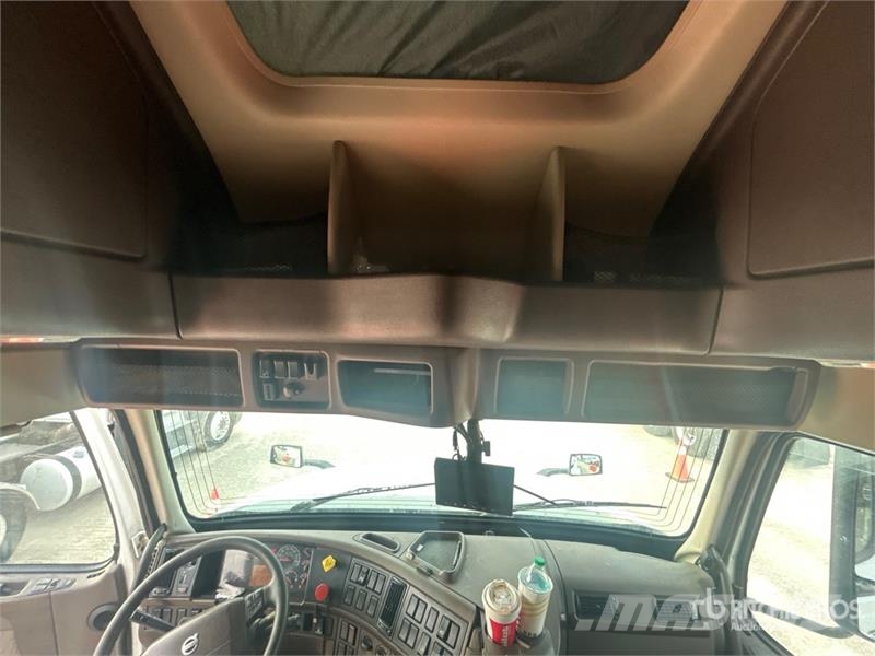 Volvo VNL670 Sattelzugmaschinen