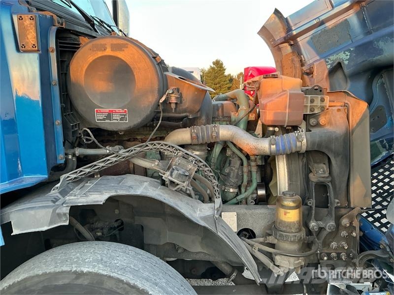 Volvo VNL670 Trekkers