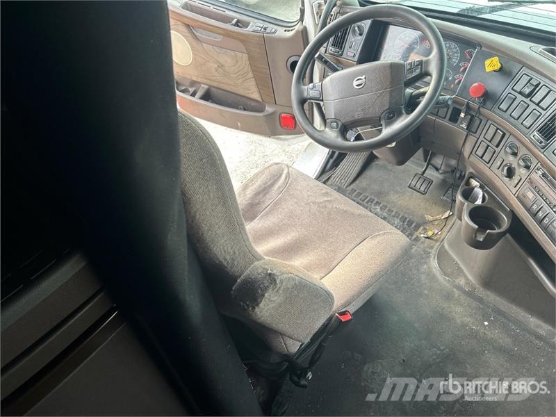 Volvo VNL670 Sattelzugmaschinen