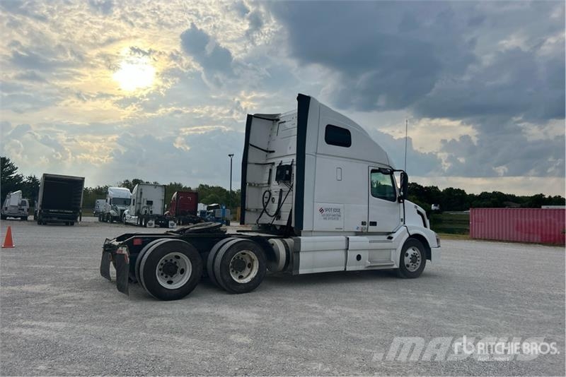 Volvo VNL670 Sattelzugmaschinen