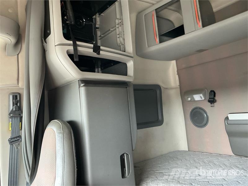 Volvo VNL740 Nyergesvontatók