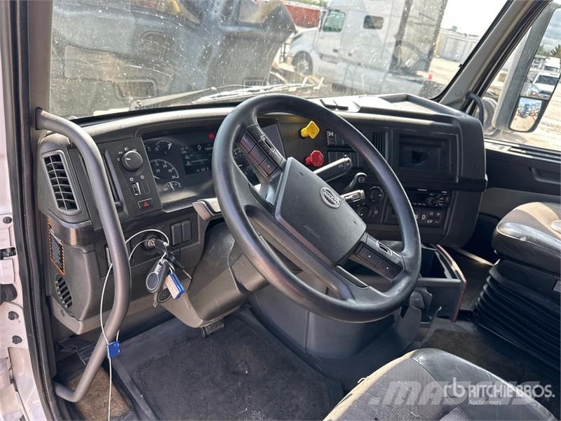 Volvo VNL740 Prime Movers