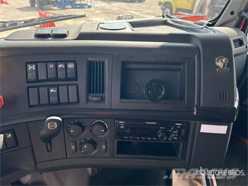 Volvo VNL740 Prime Movers