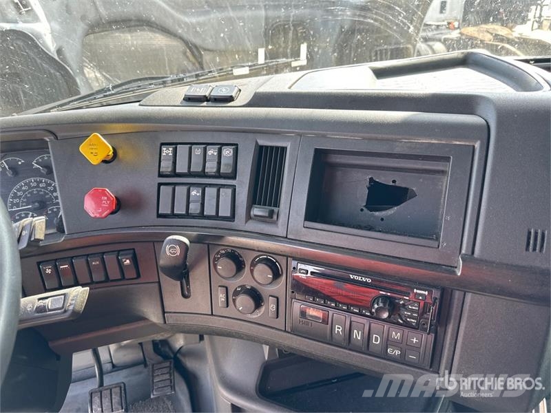 Volvo VNL740 Prime Movers