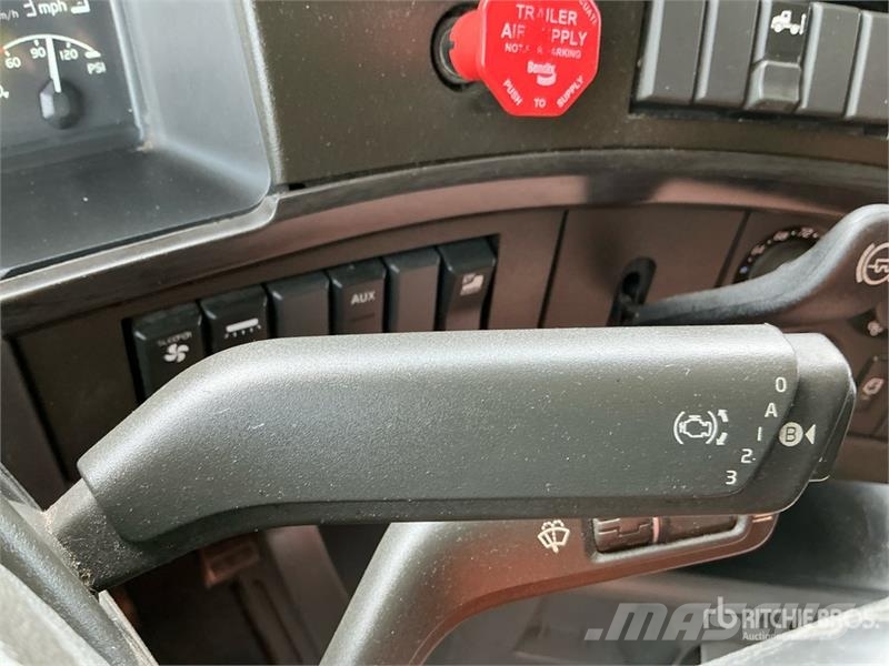 Volvo VNL740 Nyergesvontatók