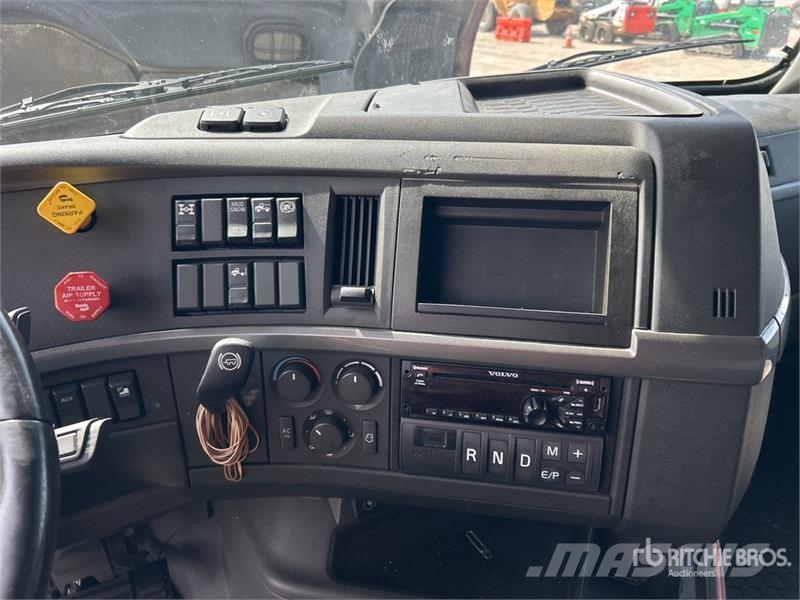 Volvo VNL740 Prime Movers