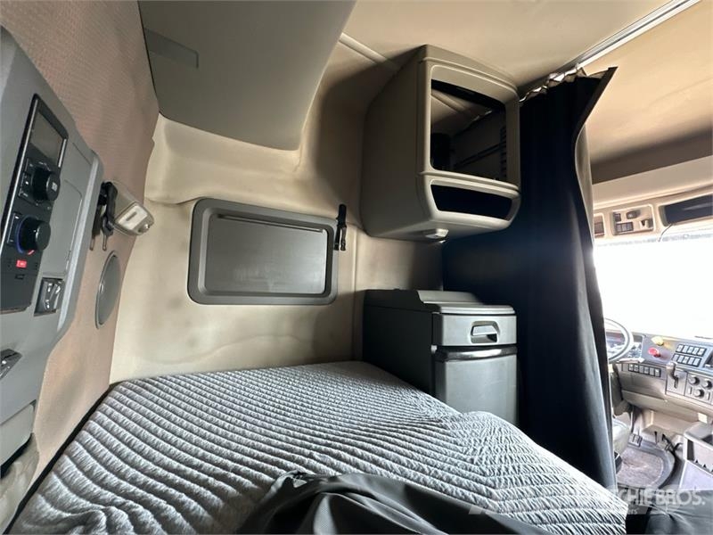 Volvo VNL740 Prime Movers