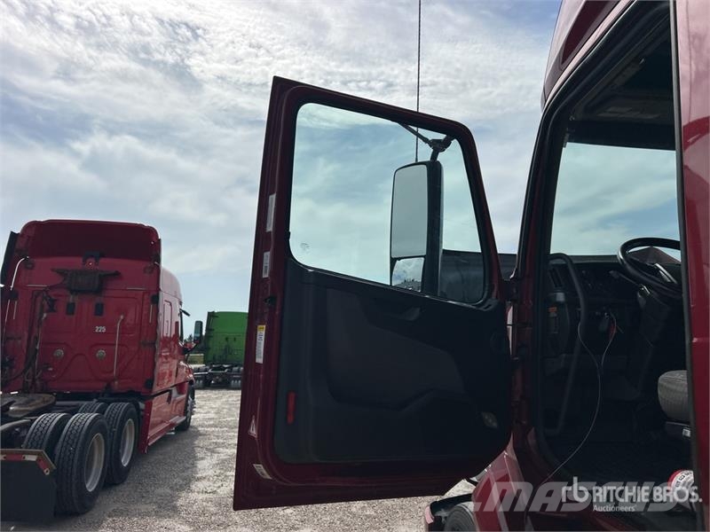 Volvo VNL740 Prime Movers