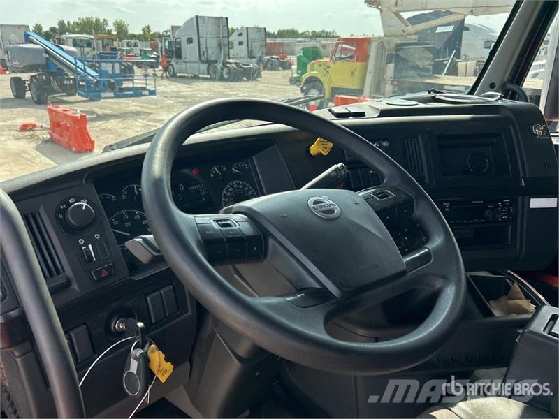 Volvo VNL740 Prime Movers