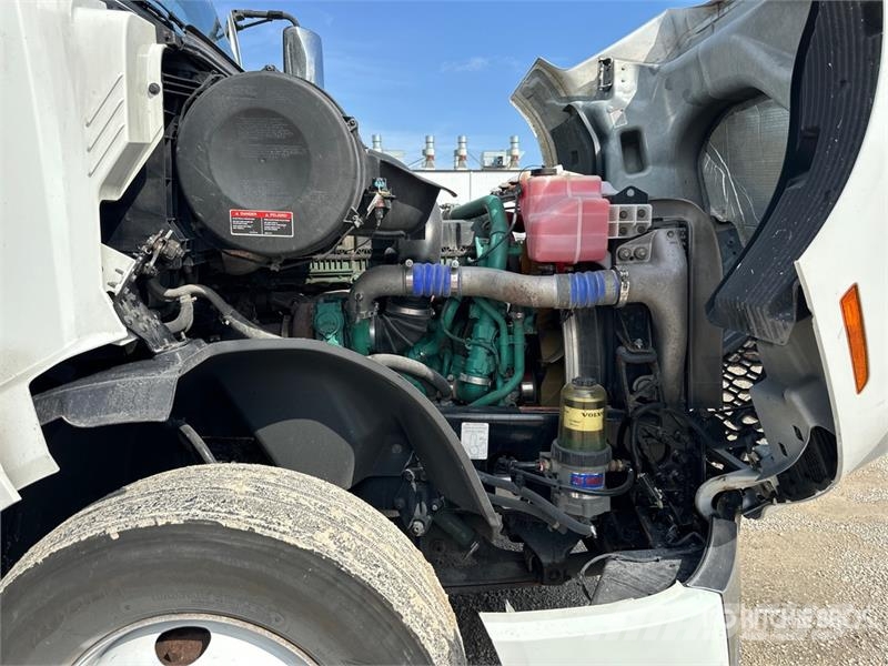 Volvo VNL740 Prime Movers