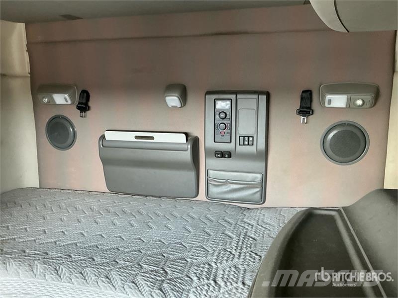 Volvo VNL740 Nyergesvontatók