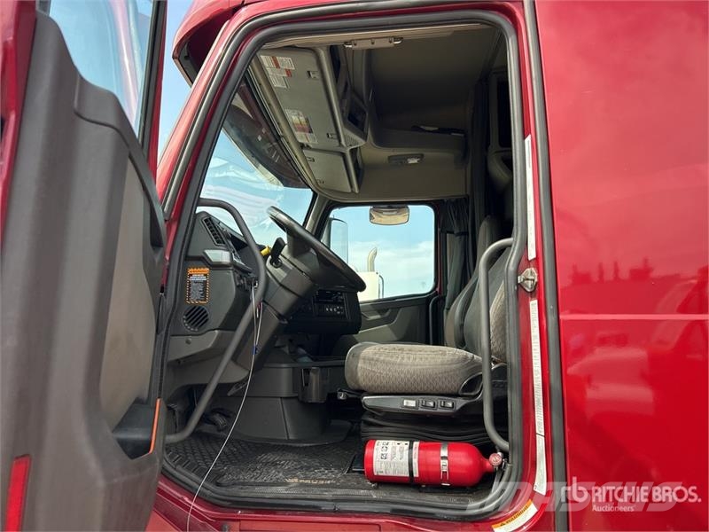 Volvo VNL740 Prime Movers