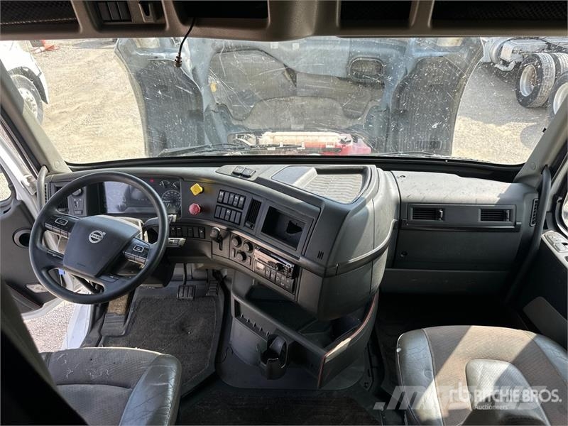 Volvo VNL740 Prime Movers