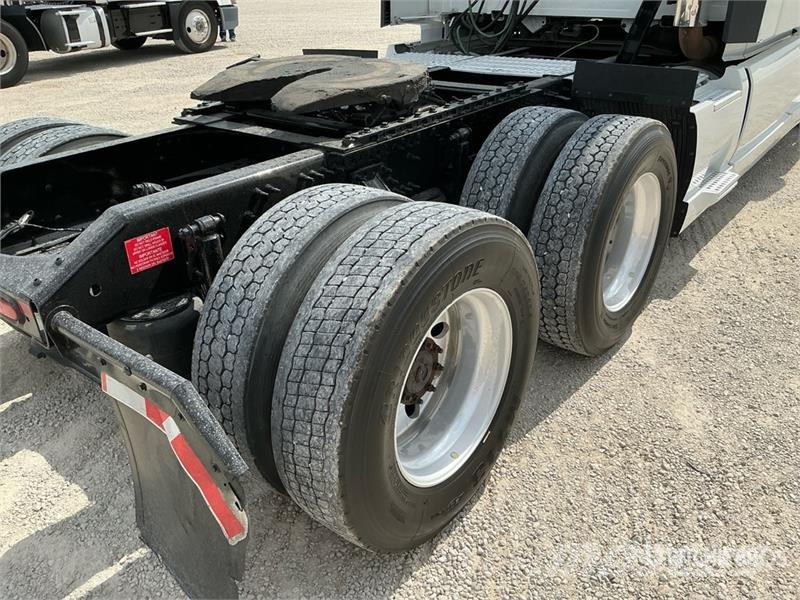 Volvo VNL740 Nyergesvontatók
