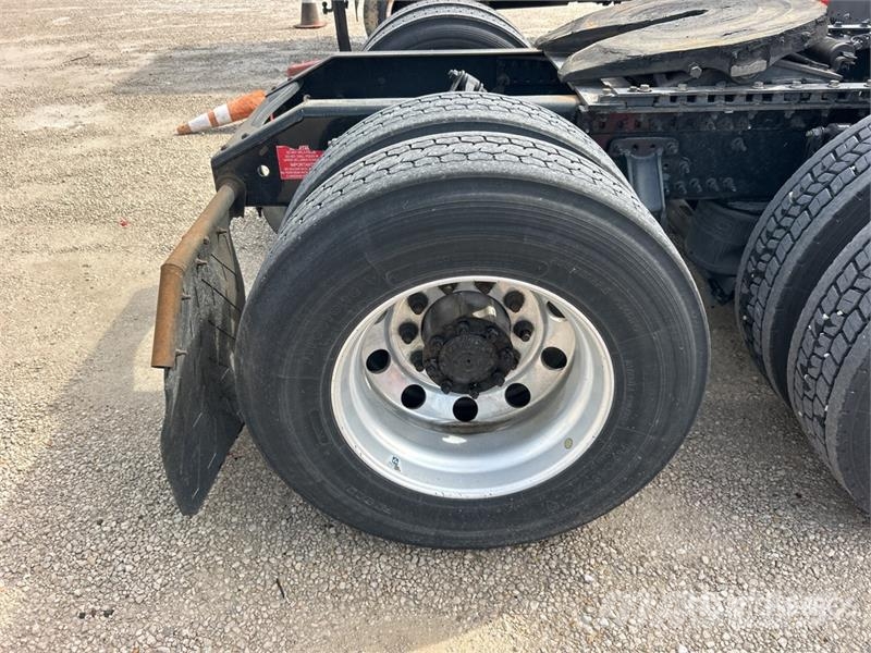 Volvo VNL740 Prime Movers