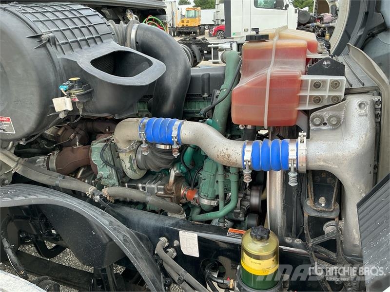 Volvo VNL740 Nyergesvontatók