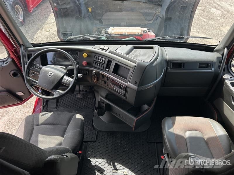 Volvo VNL740 Prime Movers