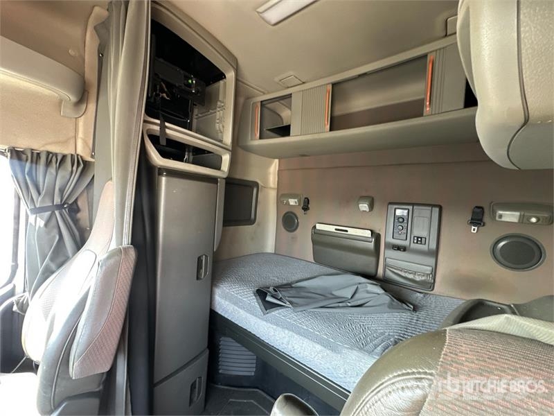 Volvo VNL740 Prime Movers